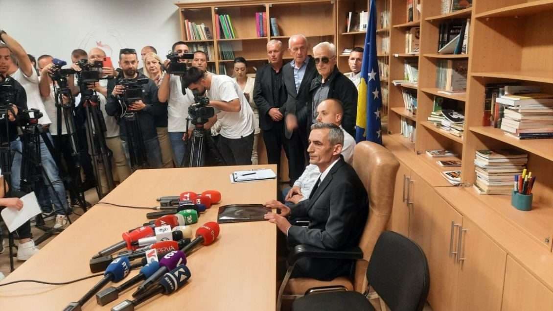 Peci: Nuk do të dal në zyrë derisa të stabilizohet situata