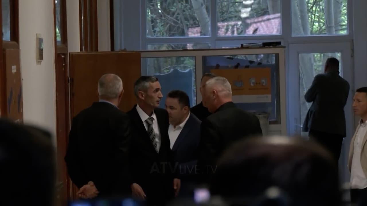 Kryetari i Zveçanit betohet në bibliotekën e shkollës në Boletin