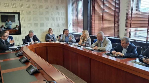 ​Kushtetuesja ende pa përgjigje për draftamendamentet për vettingun