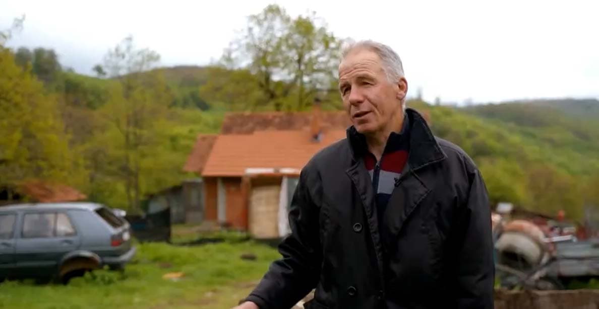 Veç një familje jeton në malet e fshatit Prapashticë, pa rrymë, netët i ndriçojnë vetëm me llampë