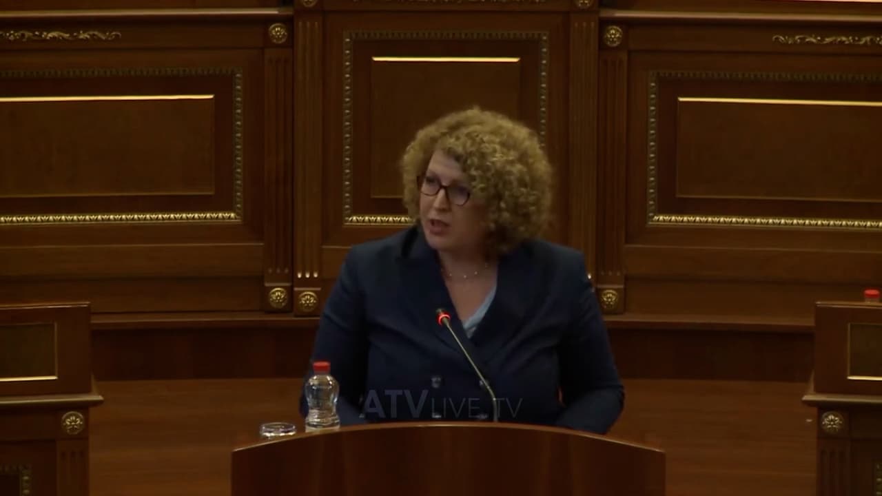 Pak deputetë, shtyhet rezoluta e PDK-së për shkarkimin e ministres Hajdari