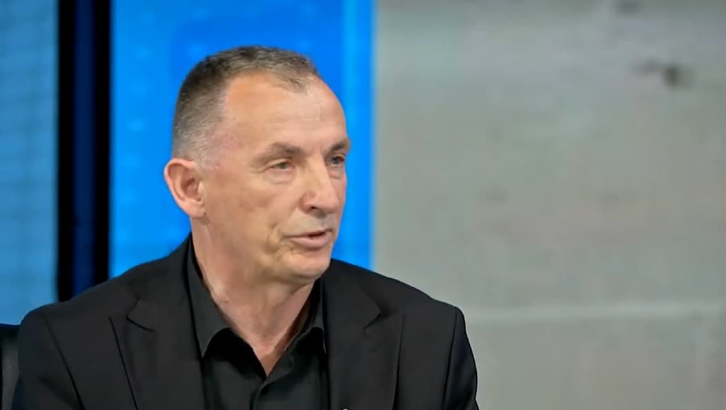 Selmanaj tregon si u sulmua ura nga NATO deri sa serbët po i transportonin të burgosurit shqiptarë, aty ishte edhe Ukshin Hoti