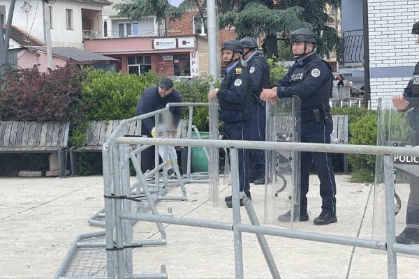 ​Serbët përdorin edhe fëmijët në protestat në Zubin Potok