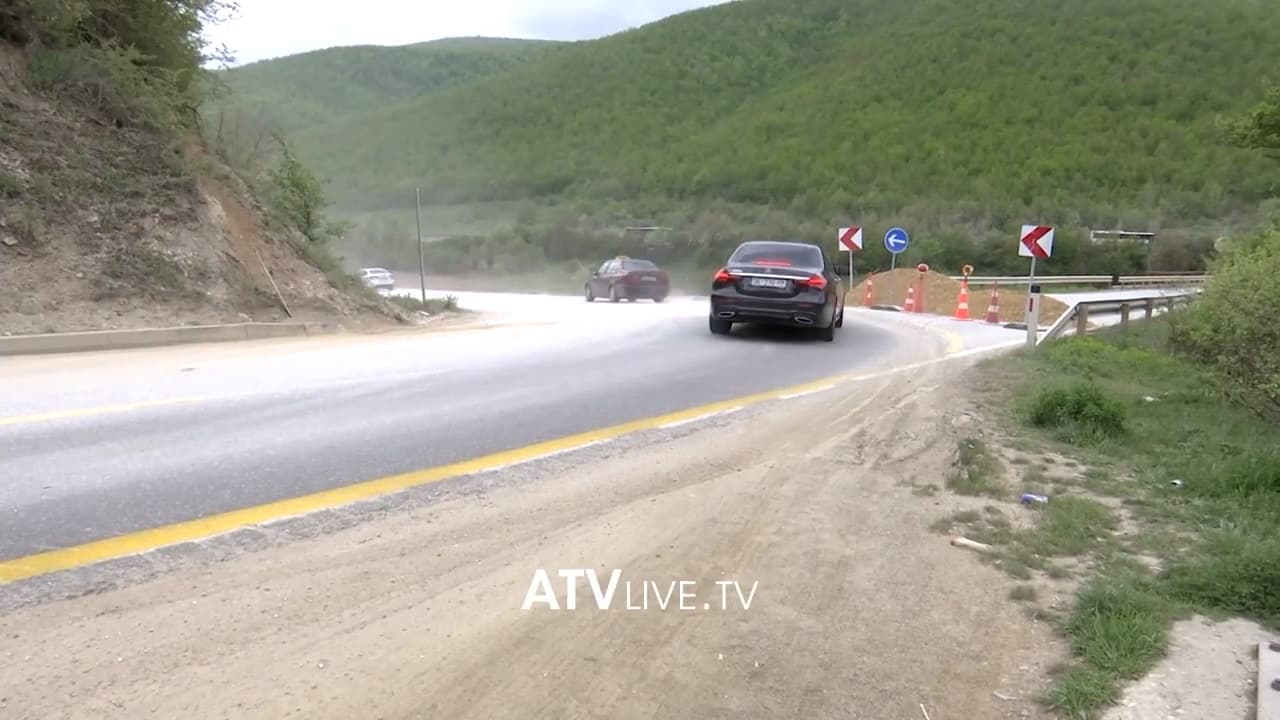 Shembet dheu në urën afër liqenit të Badocit, rrezikohen qytetarët