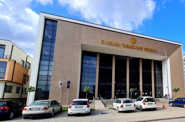 ​Sulmuan një person dhe i grabitën të holla, aktakuzë ndaj të dyshuarit