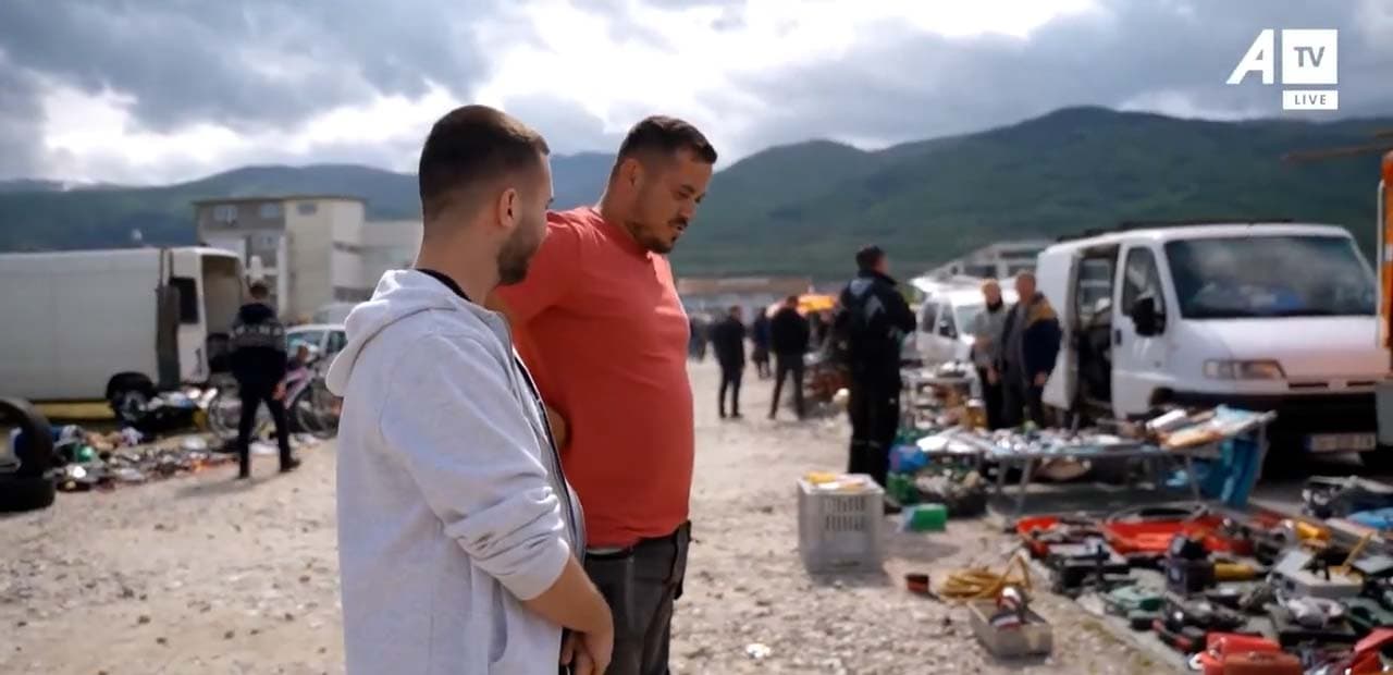 Vetura, gjësende të vjetra e mjete pune, gjithçka mund të gjeni në tregun e Prizrenit