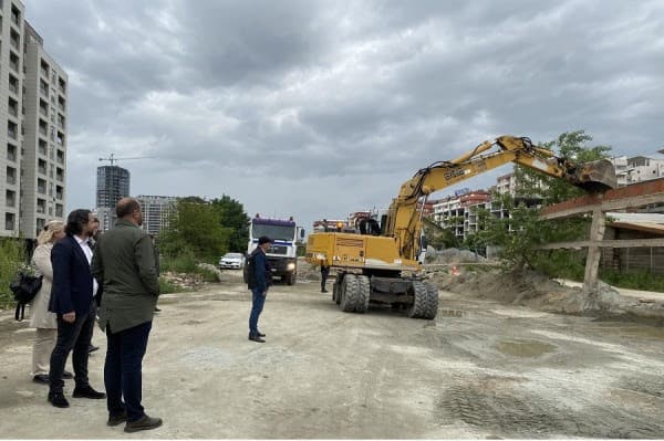Aksion për largimin e shitësve ilegal në kryeqytet, Rama: I kemi shpall luftë ilegalitetit