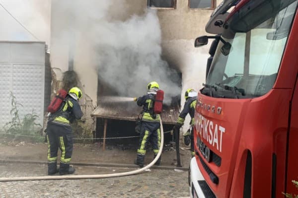 Digjet një shtëpi në rrugën “Vasil Andoni” në Prishtinë