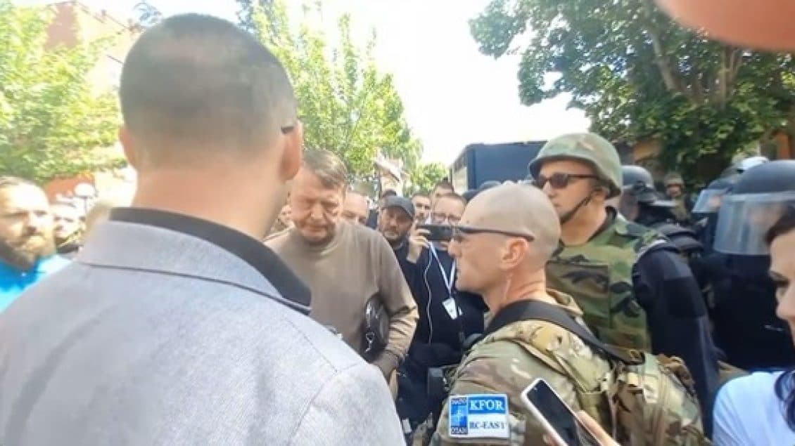 Ushtari amerikan i KFOR-it, Simiqit: Shoh njerëz me maska që bëjnë lëvizje të dyshimta