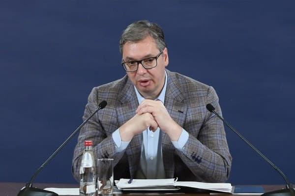 Vuçiq vazhdon propagandën kundër Kosovës, nuk dënon as agresionin rus në Ukrainë