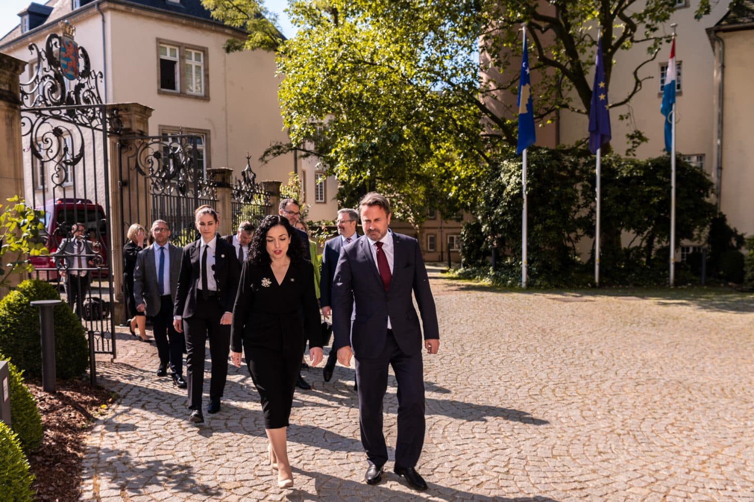 Osmani takon kryeministrin e Luksemburgut: Kosova është e përkushtuar për paqe e stabilitet, sfidat do t’i tejkalojë me aleatë