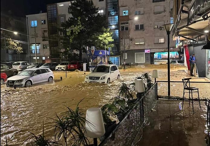 “Ishin t’u nejtë, shiu ua rrëzoi shtëpinë”, detaje nga rasti tragjik i familjes Ademaj në Pejë