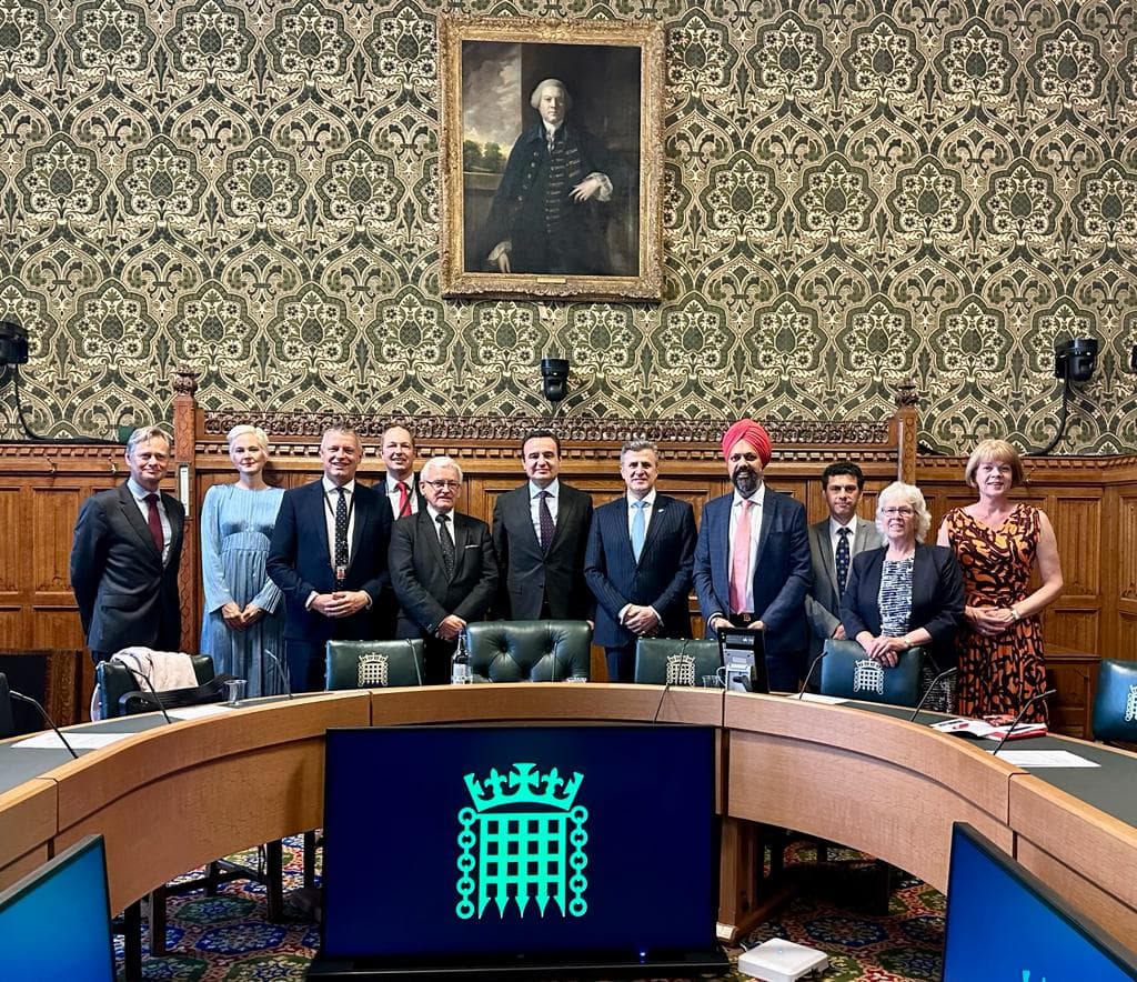 Kurti njofton deputetët britanikë për progresin e Kosovës që nga Pavarësia