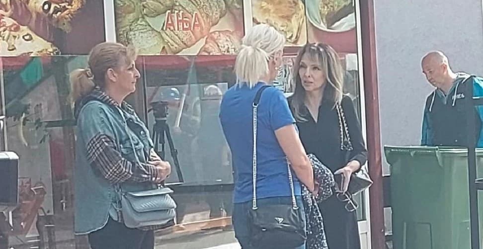 Ish-deputetja serbe e Kuvendit të Kosovës, i bashkohet protestës në Zveçan