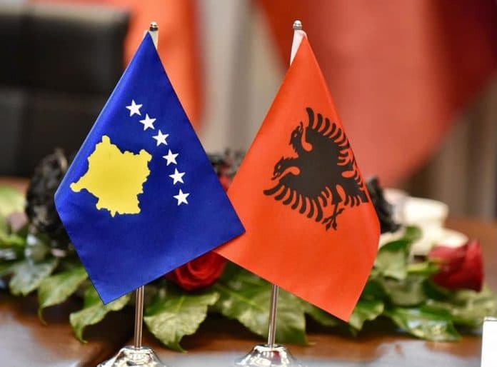 Në Gjakovë mbahet mbledhja e përbashkët mes dy qeverive Kosovë-Shqipëri