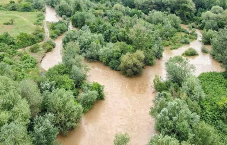 MPJD jep detaje për aksidentin tragjik të familjes nga Kosova që ra me veturë në Lepenc