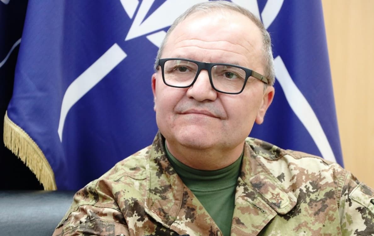Komandanti i KFOR-it takon presidentin Vuçiq dhe shefin e Ushtrisë së Serbisë
