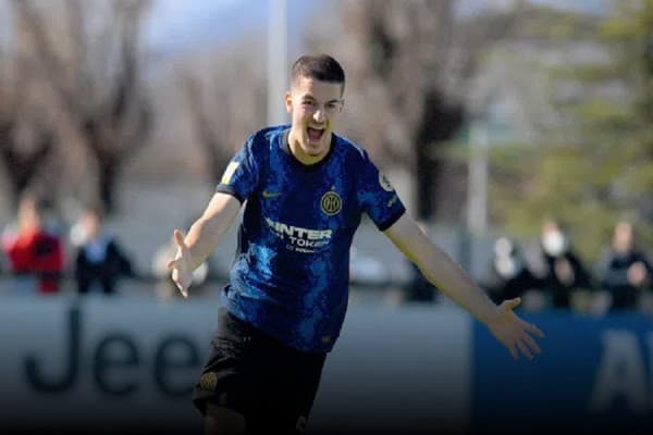 ​Interi largon kosovarin Ani Hoti