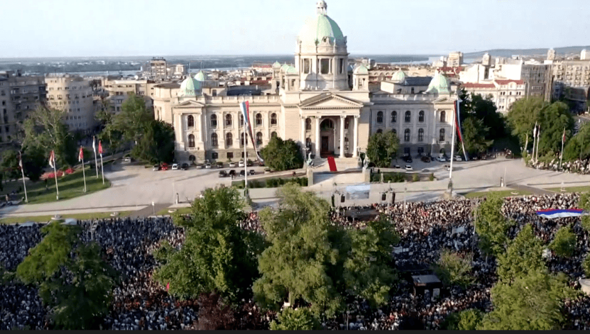 Vela komenton protestën e qetë në Beograd: Kështu duken kur s’i organizon Vuçiqi