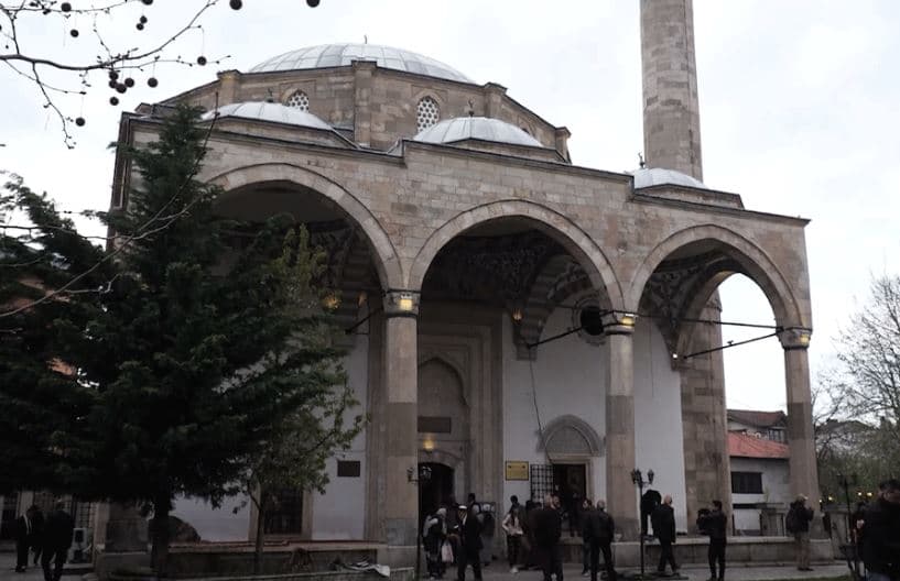 Myslimanët në mbarë botën kremtojnë sot Kurban Bajramin