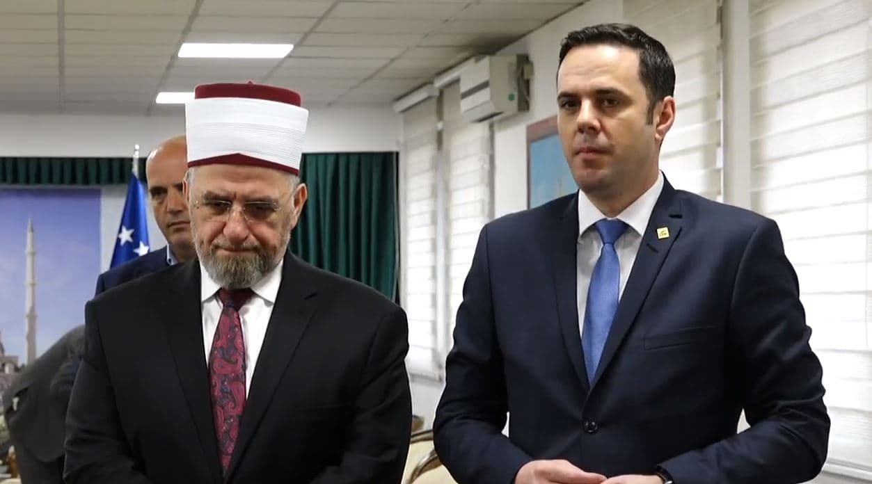 Abdixhiku viziton BIK-un, uron besimtarët myslimanë për Kurban Bajram