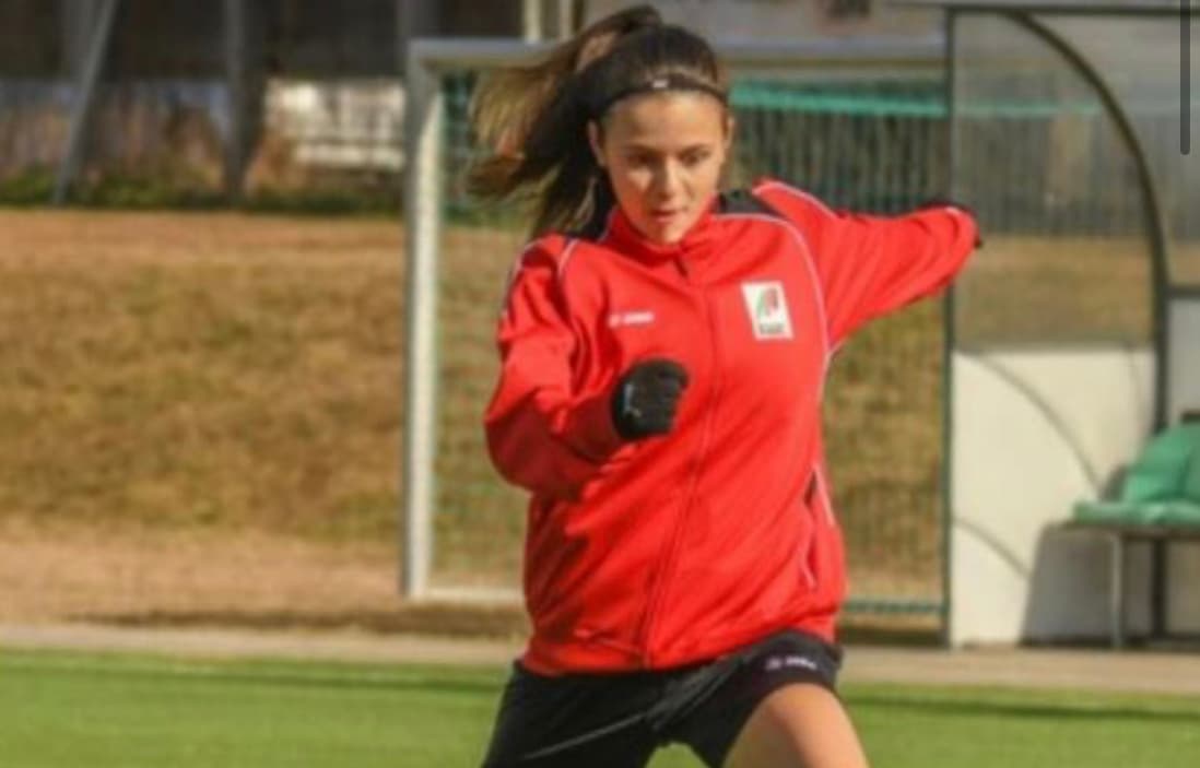 Rrugës së Kosovare Asllanit, Erona Kosumi talentja e futbollit që po shkëlqen në Austri