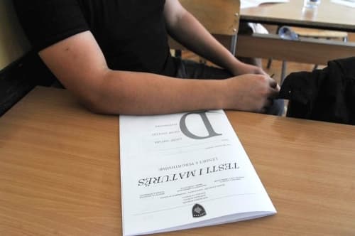 Sot mbahet Provimi i Maturës në Kosovë
