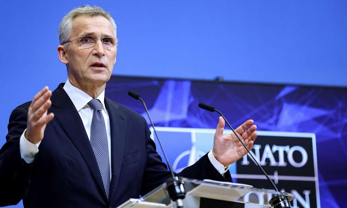 Stoltenberg: Dhuna po e kthen prapa Kosovën, duhet të ndërmerren hapa për deeskalim