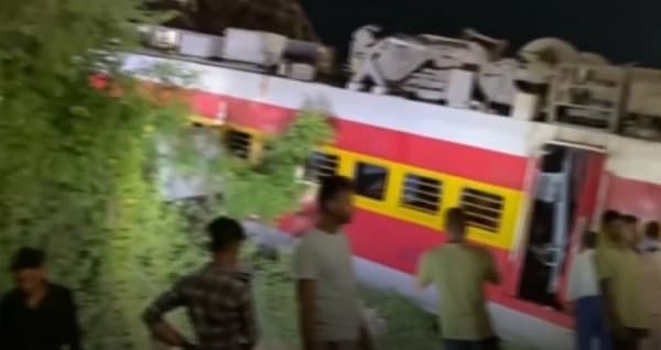 288 të vdekur, mbi 800 të lënduar nga përplasja e trenave në Indi