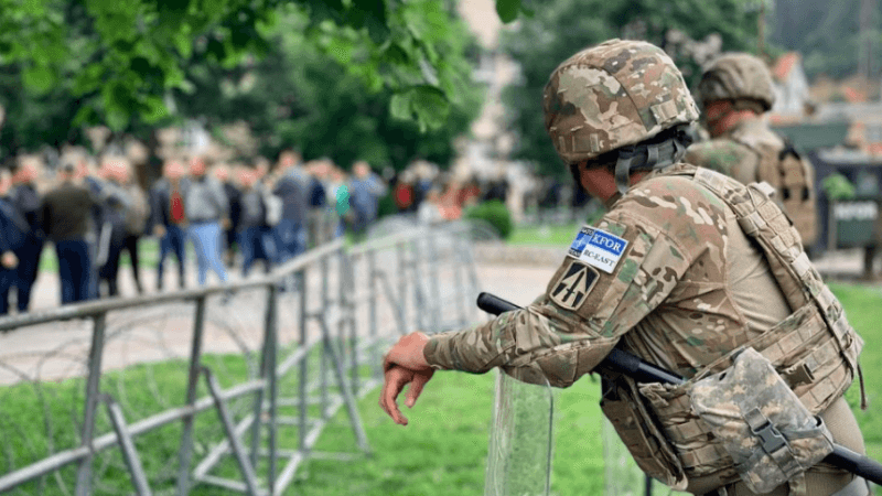 KFOR-i dënon ashpër dhunën ndaj gazetarëve në veri: Policia e Kosovës mbetet përgjegjëse për sigurimin e sundimit të ligjit