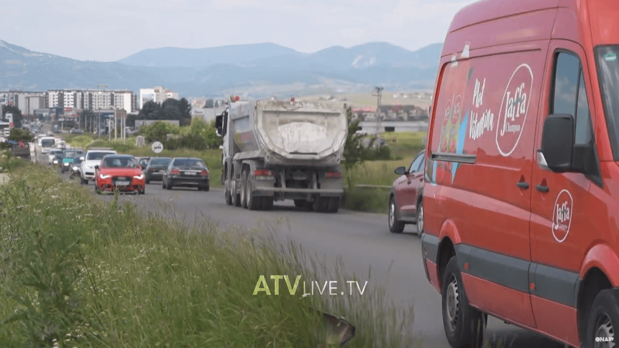 Ardhja e mërgimtarëve, shtohen kolonat në magjistralen Prishtinë – Mitrovicë