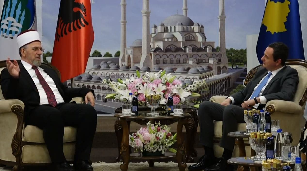 Kurti viziton BIK-un për Bajram, thotë se do t’i vizitojë edhe policët e liruar