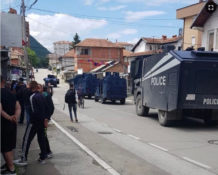 Serbët në veri brohorasin kundër Vuçiqit dhe Listës Serbe