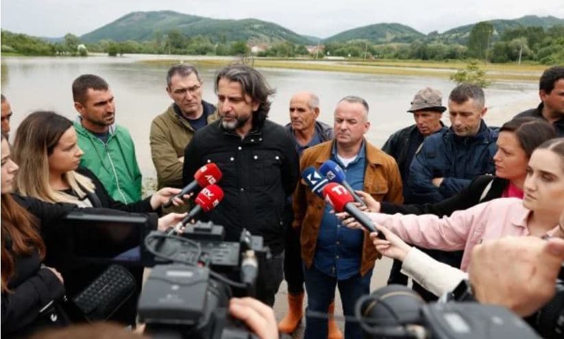 Përparim Rama viziton zonat e prekura nga vërshimet, premton kompensimin e dëmeve