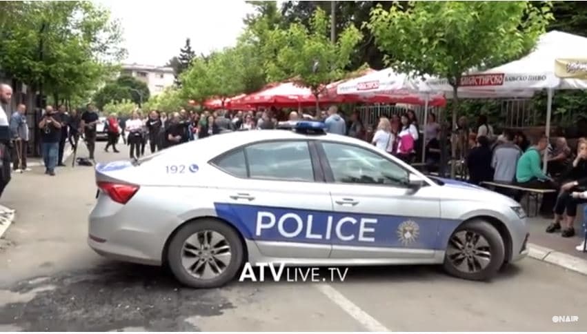 Protestuesit në Zveçan sulmojnë Policinë e Kosovës