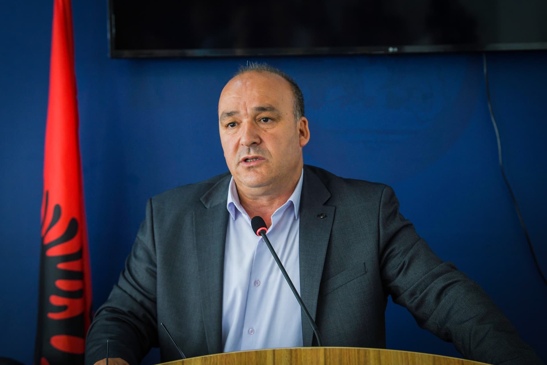 Bulliqi për arrestimin e 3 kosovarëve në Merdar: Dyshojmë se po hakmerren për situatën në veri