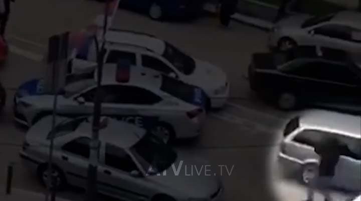 Pamje nga momenti kur sulmohet Policia e Kosovës në veri