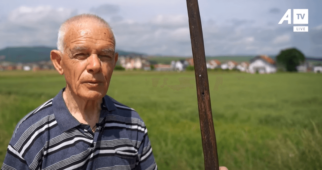 Idriz Tershani, çdo ditë kositë barishtet në 2 hektarë tokë