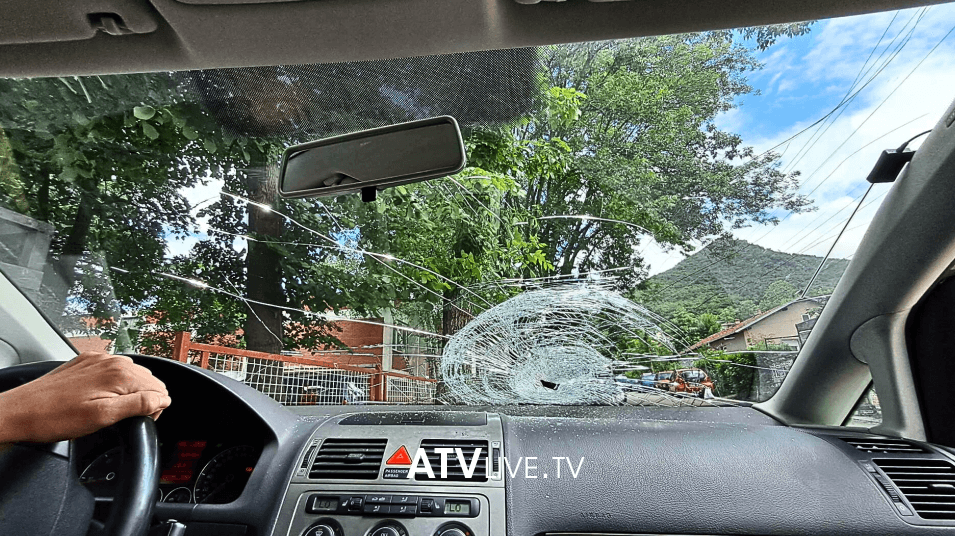Sulmohet me gurë ekipi i ATV-së