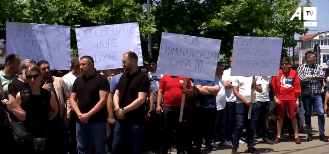 Serbët protestojnë edhe sot në Graçanicë, bllokohet përkohësisht rruga Prishtinë-Gjilan