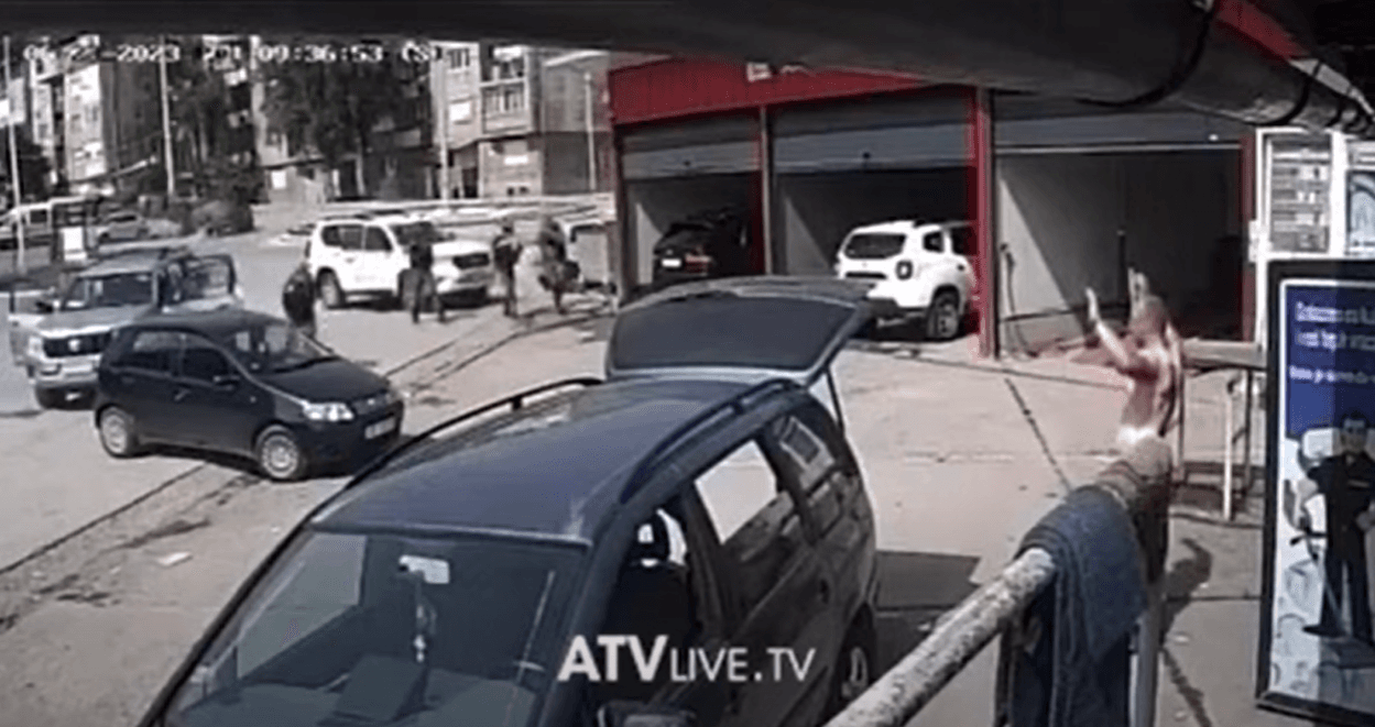 Pamje nga momenti i arrestimit të të dyshuarit për sulmin ndaj KFOR-it në Zveçan
