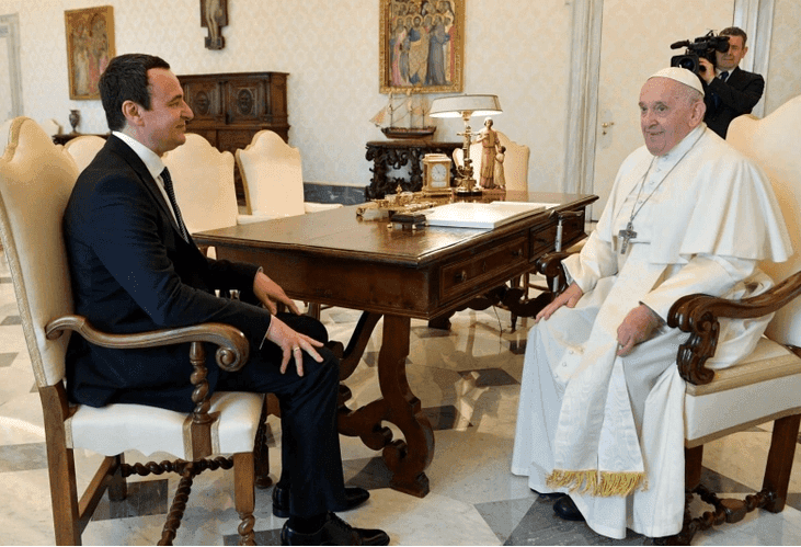 Kurti për Papa Françeskun: Vështirë që të ketë një tjetër të tillë këtë shekull