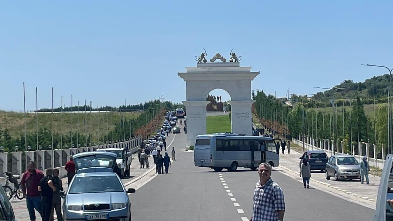 Policia e Shtetit zbarkon sërish në kampin e muxhahedinëve