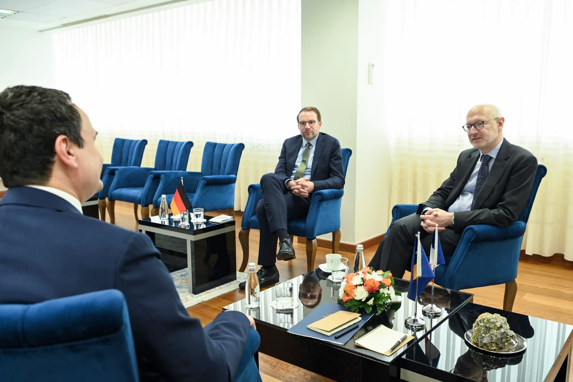 Situata në veri, Kurti takohet me ambasadorin e Francës dhe zëvendësambasadorin e Gjermanisë
