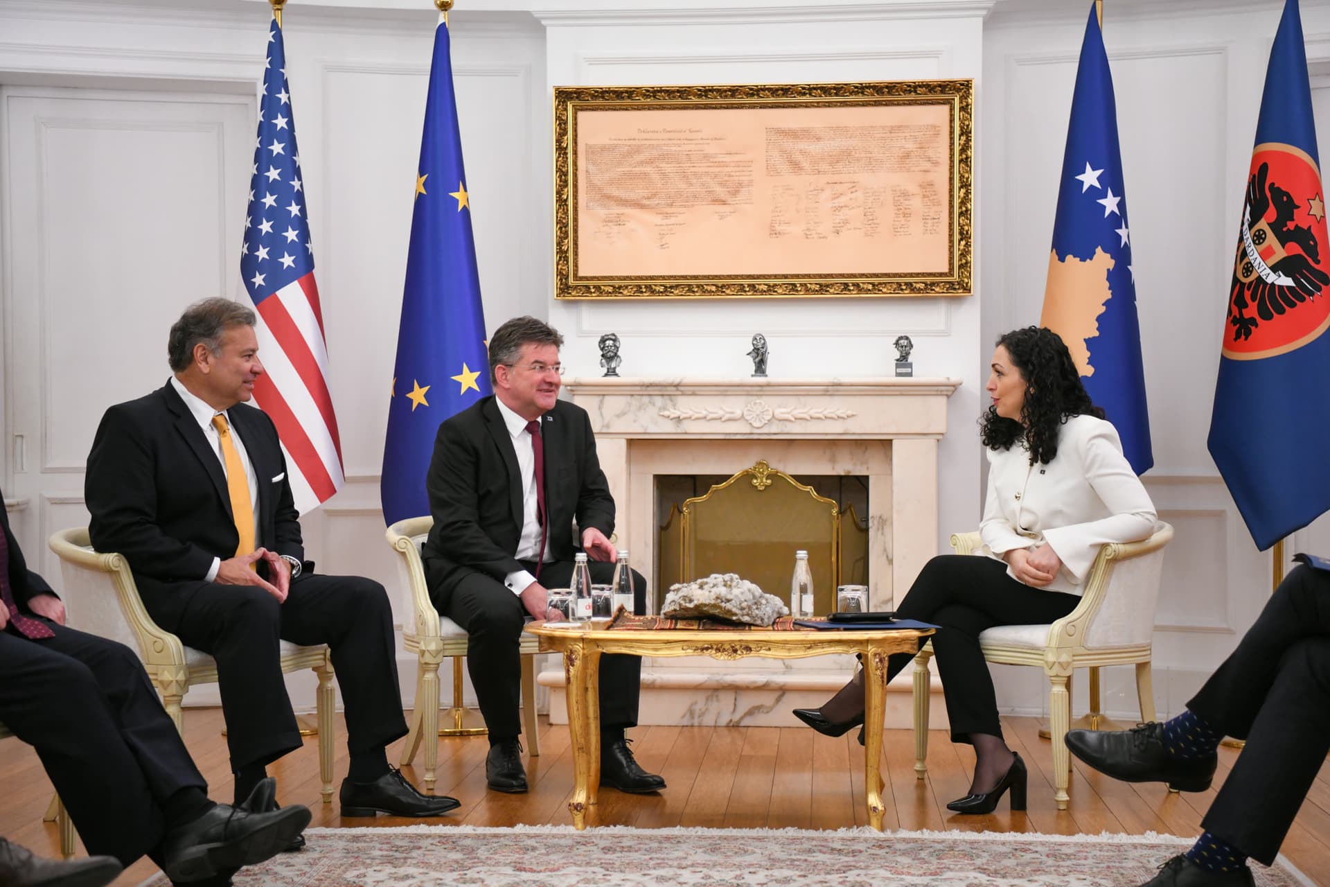 Presidentja Osmani deklarohet pas takimit me Escobar dhe Lajçak
