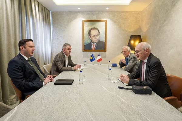​Abdixhiku takoi ambasadorin francez: Koordinimi me aleatët, i domosdoshëm