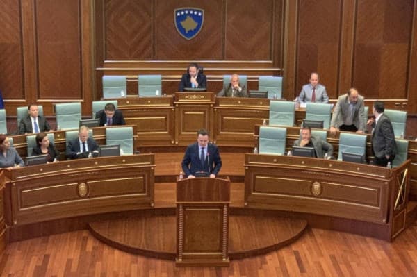 Nis debati për veriun, Kurti i pari u drejtohet deputetëve