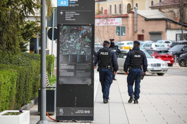 ​Një person ankohet se u ngacmua seksualisht nga një person tjetër