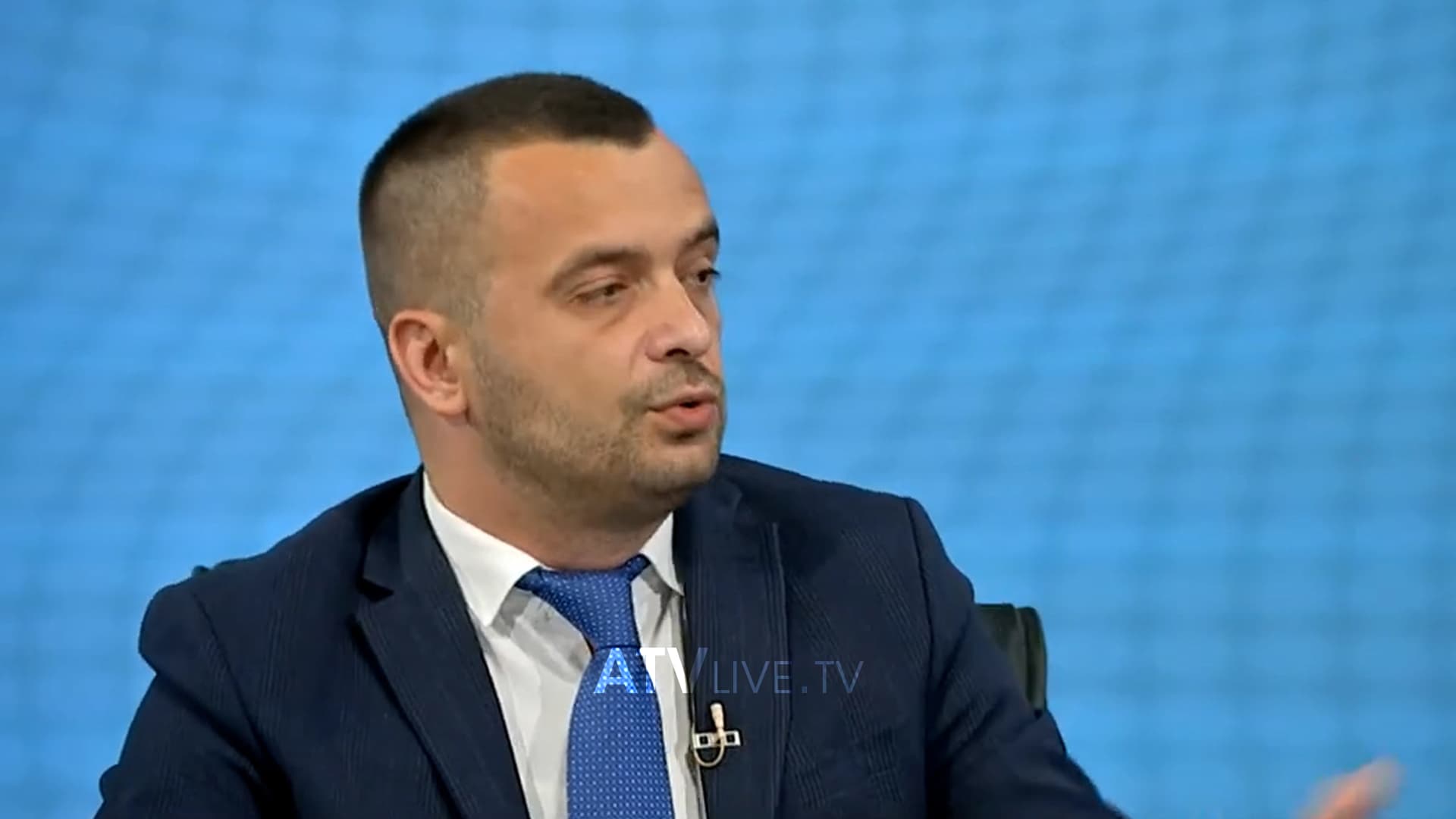Rexhaj ironizon me idenë e LDK-së për “Qeveri tranzicionale”