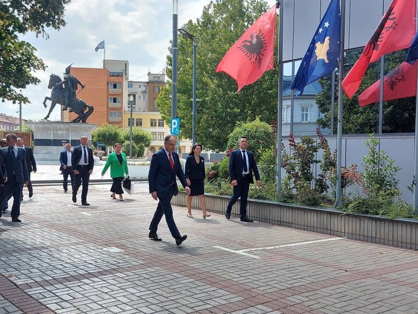 Begaj për situatën në veri: E patolerueshme dhuna ndaj KFOR-it dhe mediave